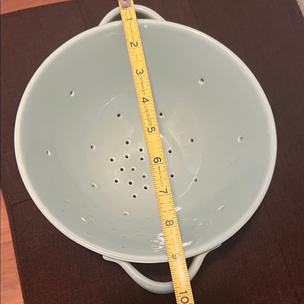 #1314** Collections Of Daisy Patterned Colander with Handles - Picture 5 of 11